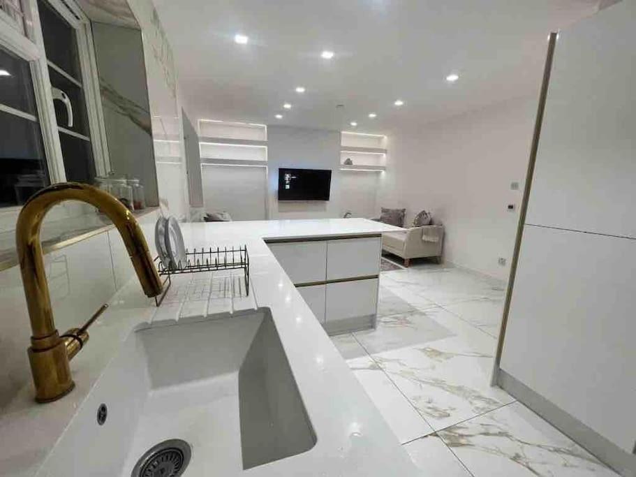 Premium Private Apartment Minutes To Central London Ngoại thất bức ảnh